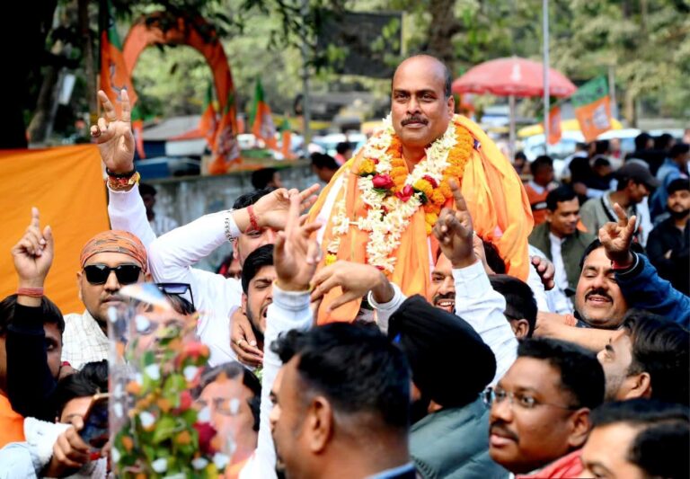 Jamshedpur News :भाजपा जमशेदपुर महानगर के जिलाध्यक्ष के रूप में संजीव सिन्हा के नाम की हुई घोषणा, जिला कार्यालय में कार्यकर्ताओं ने किया जोरदार अभिनंदन, संजीव सिन्हा ने कहा- कार्यकर्ताओं का सम्मान एवं संगठनात्मक मजबूती रहेगी सर्वोच्च प्राथमिकता