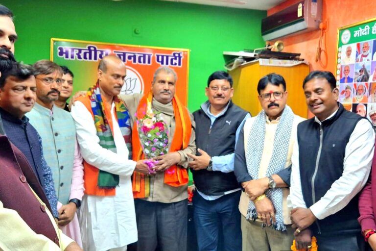 Jamshedpur News :संजीव सिन्हा को भाजपा जमशेदपुर महानगर अध्यक्ष निर्वाचित होने पर निवर्तमान जिलाध्यक्ष सुधांशु ओझा ने दी बधाई