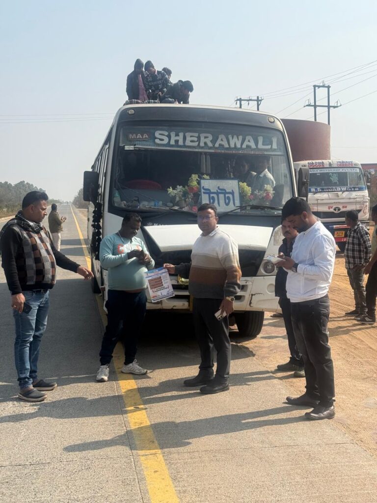 Jamshedpur News :NH-33 पर ओवरलोडिंग के खिलाफ सख्त कार्रवाई, 15 वाहनों से 2.45 लाख का जुर्माना