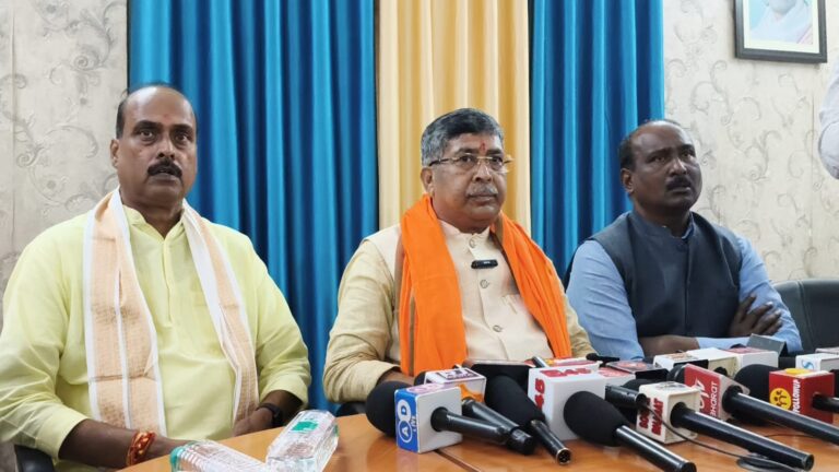Jamshedpur News :प्रदेश अध्यक्ष बनने के बाद पहली बार जमशेदपुर पहुंचे आदित्य साहू, सरकार पर लगाए गंभीर आरोप