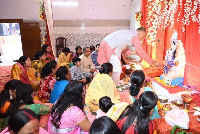 JAMSHEDPUR NEWS :सी पी समिति मध्य विद्यालय केबुल बस्ती में विद्या और ज्ञान की देवी माँ सरस्वती की पूजा धूमधाम से संपन्न