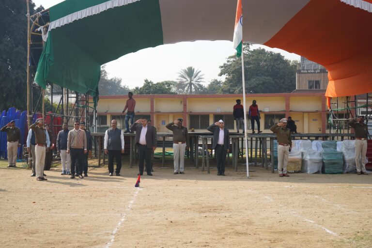 Jamshedpur Republic Day 2026 :गोपाल मैदान में परेड का फुल ड्रेस रिहर्सल, उपायुक्त व एसएसपी ने किया संयुक्त निरीक्षण