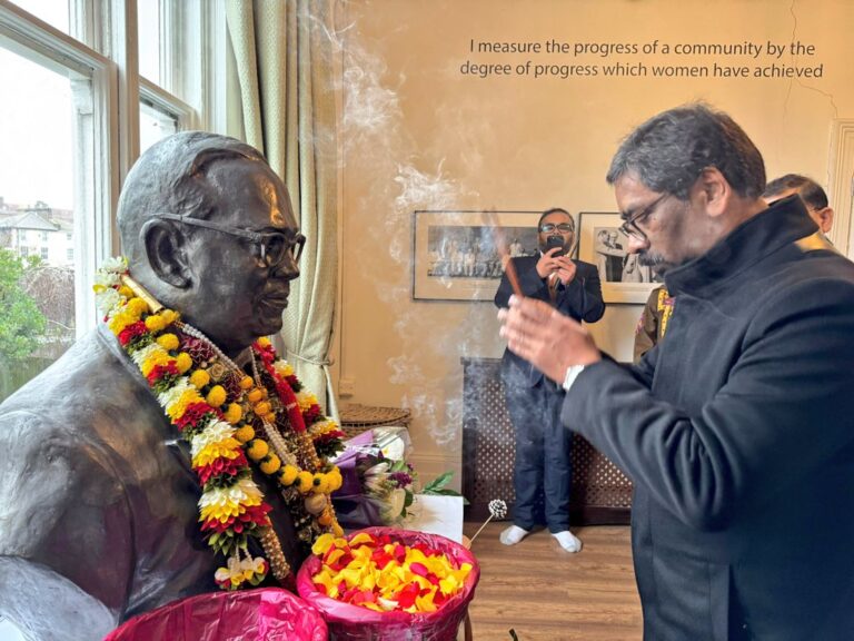 Jharkhand News:गणतंत्र दिवस के दिन बाबा साहेब के लंदन स्थित आवास में श्रद्धांजलि अर्पित करना अत्यंत भावुक पल- हेमन्त सोरेन