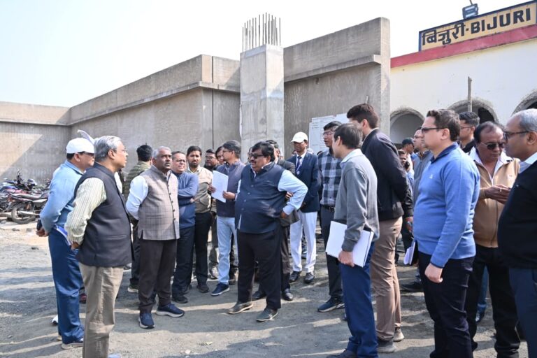 South East Central Railway :महाप्रबंधक तरुण प्रकाश ने मौहरी–सूरजपुर रोड रेलखंड का किया विंडो ट्रेलिंग निरीक्षण, अमृत भारत स्टेशनों के कार्यों की समीक्षा