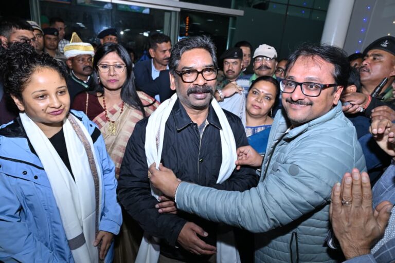 Jharkhand News :मुख्यमंत्री हेमन्त सोरेन दावोस एवं यूनाइटेड किंगडम (लंदन) दौरे के उपरांत पहुंचे रांची