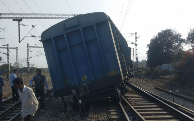 Train Accident: दक्षिण पूर्व रेलवे के भद्रक-खड़गपुर खंड पर जलेश्वर के पास रुप्सा स्टेशन में मालगाड़ी के तीन डिब्बे पटरी से उतरे, कोई हताहत नहीं