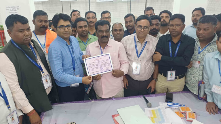 Nagar Nikay Result: आदित्यपुर नगर निगम में भाजपा समर्थित संजय सरदार की प्रचंड जीत, भुगलू सोरेन को 7,795 वोटों के अंतर से दी शिकस्त