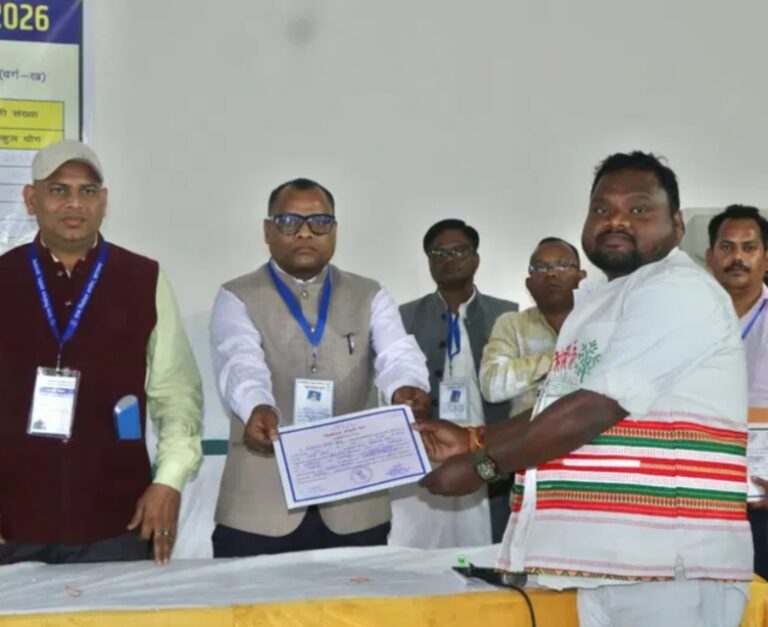 Nagar Nikay Result: चक्रधरपुर नगर परिषद के अध्यक्ष पद पर विधायक सुखराम के बेटे सन्नी उरांव ने भाजपा समर्थित डॉ. विजय सिंह गागराई को 1061 वोटों से हराया