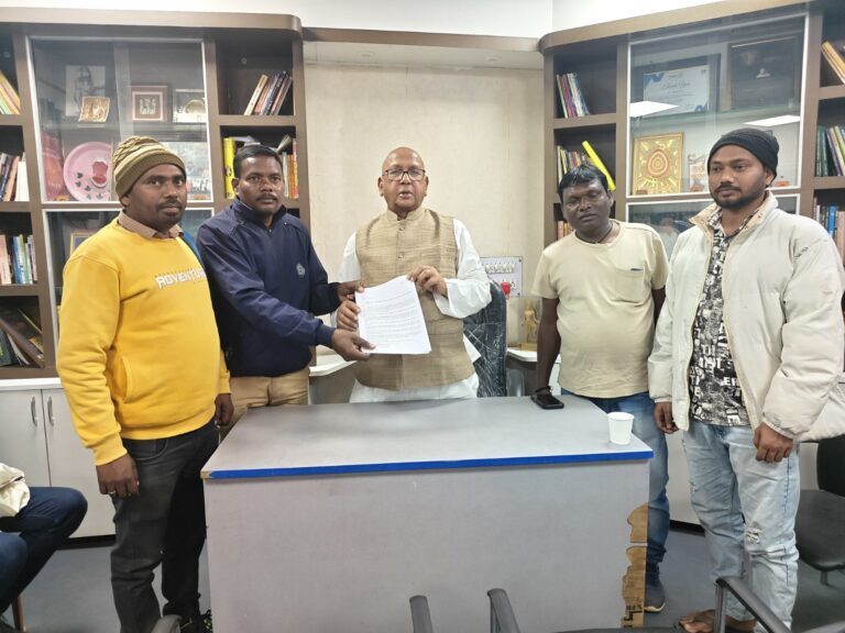 Jamshedpur News :कासमार गांव में भारी ब्लास्टिंग से घरों में आई दरार, सरयू राय करेंगे दौरा