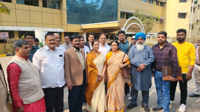Jamshedpur News :पूर्व मंत्री बन्ना गुप्ता की पत्नी सुधा गुप्ता ने मानगो मेयर पद के लिए किया नामांकन, सादगी और जनविश्वास बना पहचान