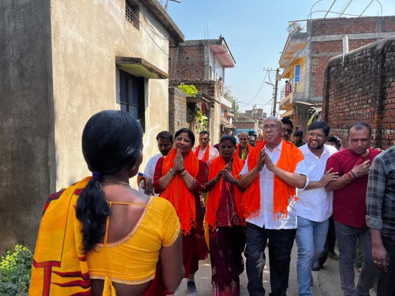 Jamshedpur News :मानगो नगर निगम चुनाव, विधायक सरयू राय के साथ एनडीए उम्मीदवार संध्या सिंह के समर्थन में जोरदार जनसंपर्क