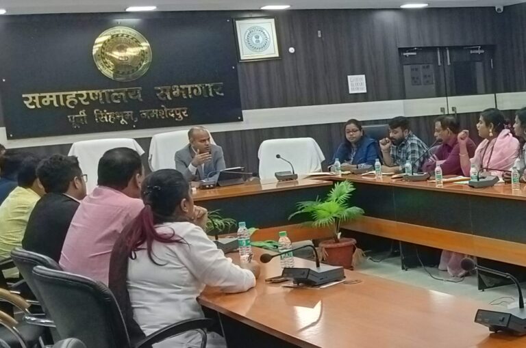 Jamshedpur News :ट्रांसजेंडर समुदाय की समस्याओं पर विशेष बैठक, योजनाओं से जोड़ने पर