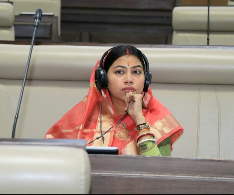 Jamshedpur News :विधानसभा में गूंजा आंगनबाड़ी कर्मियों का मुद्दा, आंगनबाड़ी सेविकाओं के मानदेय पर सरकार का गोलमोल जवाब, विधायक पूर्णिमा साहू ने जताई आपत्ति