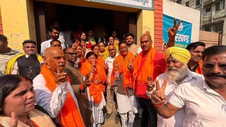 Jamshedpur News :मानगो में एनडीए समर्थित प्रत्याशी संध्या सिंह के पक्ष में केंद्रीय मंत्री संजय सेठ ने किया जनसंपर्क