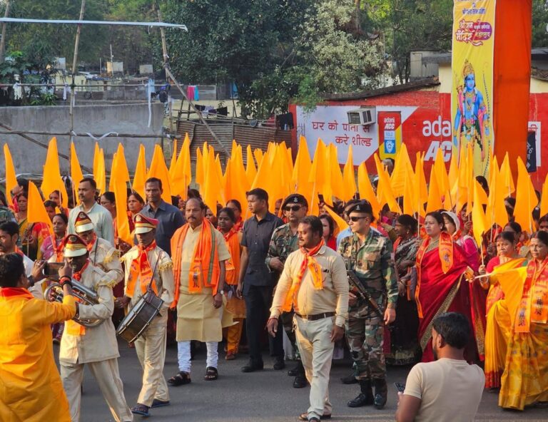 Jamshedpur News :राम मंदिर के छठवीं वर्षगाँठ एवं श्री शिवलिंग के प्राण प्रतिष्ठा पर श्री विग्रह का हुआ नगर भ्रमण, सूर्यधाम सिदगोड़ा से निकाली गई शोभायात्रा में उमड़ी भक्तों की भारी भीड़