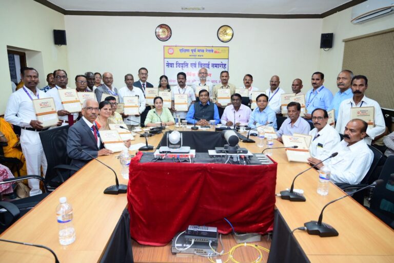South East Central Railway:दक्षिण पूर्व मध्य रेलवे, नागपुर मंडल द्वारा माह फरवरी में सेवानिवृत्त होने वाले 22 कर्मचारियों को दी गई भावभीनी विदाई