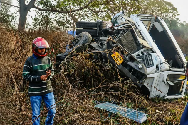 Jharsuguda NH 49 Road Accident: एसयूवी और ट्रक के बीच भीषण टक्कर, 5 पुलिसकर्मियों की मौत, 4 गंभीर