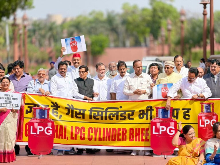 Rahul Gandhi: संसद से नरेंदर गायब, देश से सिलेंडर गायब! प्रधानमंत्री मोदी खुद घबराए हुए हैं, राहुल गांधी का बड़ा आरोप, एलपीजी के मुद्दे पर सदन में भी गतिरोध कायम