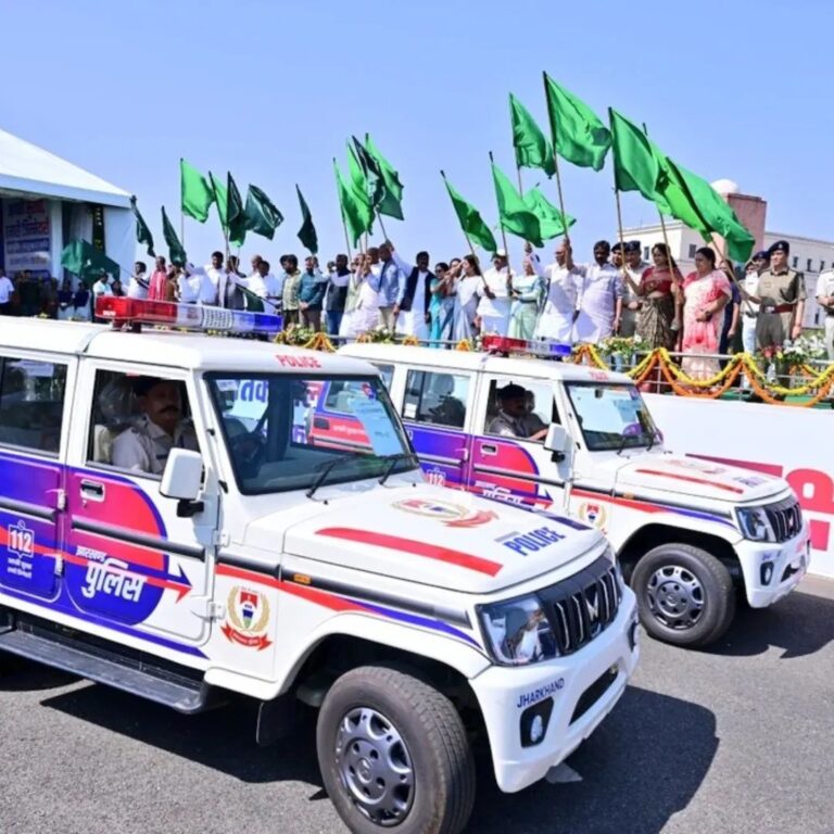 Jharkhand Police: झारखंड पुलिस को 1485 नए वाहनों की सौगात, CM ने हरी झंडी दिखाकर विभिन्न जिलों के लिए किया रवाना