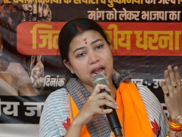 Jamshedpur: हजारीबाग में बच्ची से दुष्कर्म और हत्या के विरोध में जमशेदपुर में भाजपा का धरना-प्रदर्शन, पूर्णिमा दास साहू हुईं भावुक, ये रखी मांग?