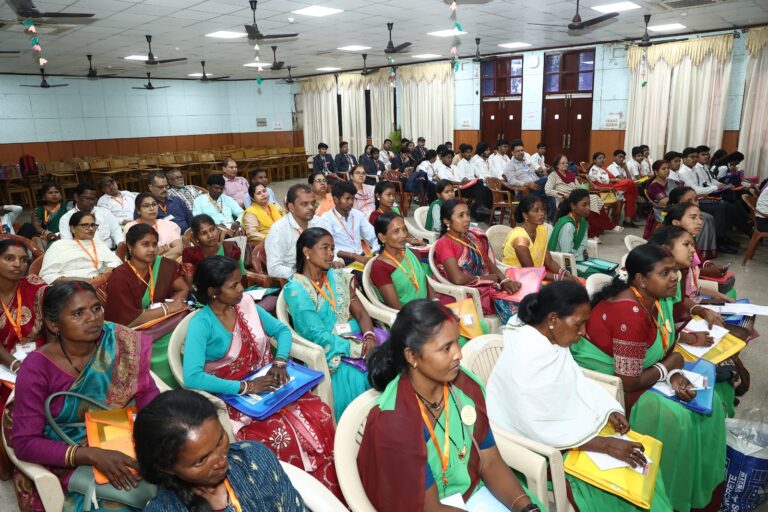 Jamshedpur: नेशनल इंस्टिट्यूट ऑफ एजुकेशनल प्लानिंग एंड एडमिनिस्ट्रेशन ( NIEPA ), नई दिल्ली द्वारा प्रायोजित व सीड्स संस्था के द्वारा आयोजित एक दिवसीय सेमिनार एक्सएलआरआई सभागार में आयोजित