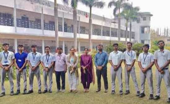 Jamshedpur: एनटीटीएफ गोलमुरी के आरडी टाटा टेक्निकल एजुकेशन सेंटर में 10 विद्यार्थियों का हुआ चयन