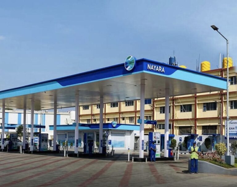 Petrol/Deseal Price Hike: नायरा एनर्जी ने पेट्रोल पांच रुपये, डीजल तीन रुपये लीटर किया महंगा, सरकारी कंपनियों के दाम अब भी सामान्य
