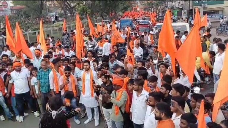 Jamshedpur: हिंदू नव वर्ष के मौके पर जमशेदपुर में निकली भव्य शोभा यात्रा, जगह-जगह लोगों ने किया स्वागत