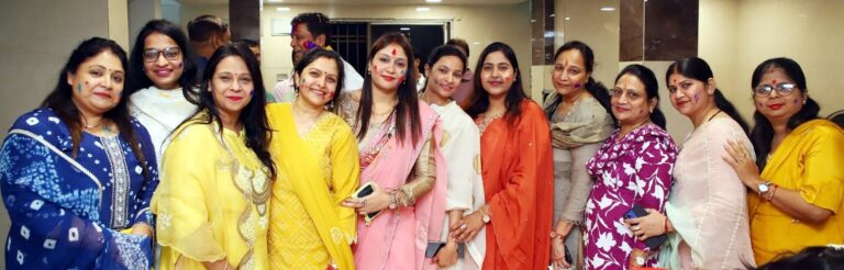 Jamshedpur News :जिला अग्रवाल सम्मेलन का होली मिलन समारोह, फूलों और रंगों से मनाया उत्सव
