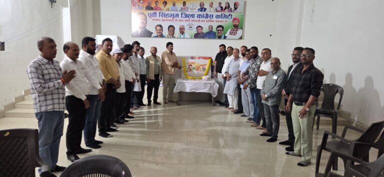 Jamshedpur News :कांग्रेस ने मनाया शहीद दिवस, भगत सिंह-राजगुरु-सुखदेव को दी श्रद्धांजलि