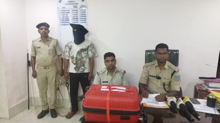 Jamshedpur News :90 हजार के नशीले कफ सिरप के साथ तस्कर गिरफ्तार