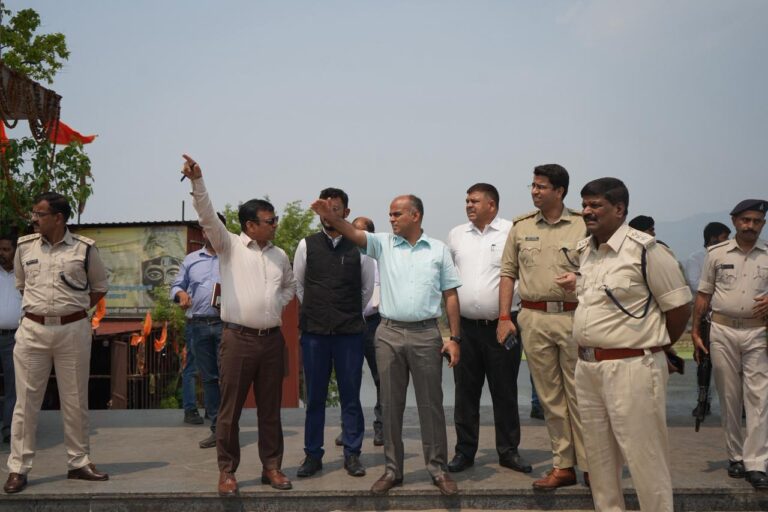 Jamshedpur News :रामनवमी पर सुरक्षा हाई अलर्ट, उपायुक्त ने घाटों और रूट का लिया जायजा