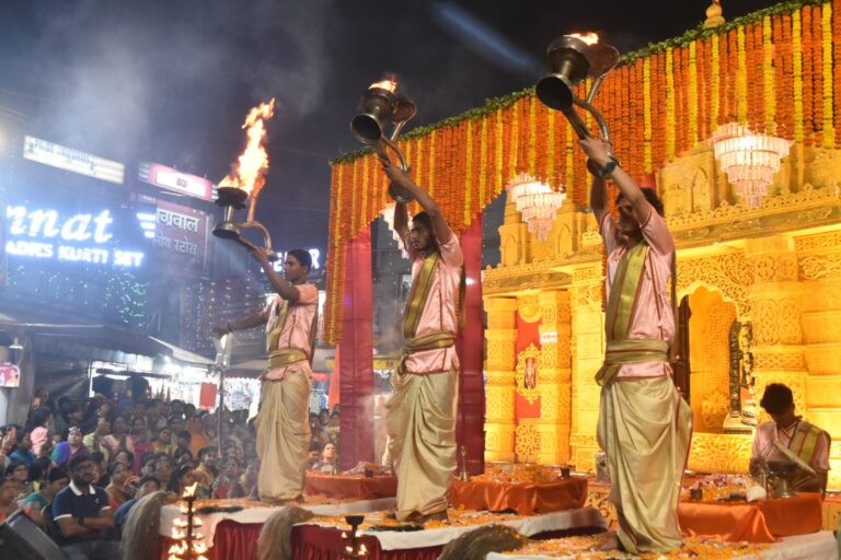 JAMSHEDPUR NEWS :जय जय श्री राम के नारों से गुंजा साकची, बनाई गई प्रभु श्रीराम की रंगोली, राम लल्ला की हुई भव्य आरती, भक्तो में उत्साह