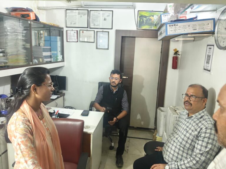 Jamshedpur News :गैस एजेंसियों पर प्रशासन का छापा, अवैध रिफिलिंग पर दुकान सील