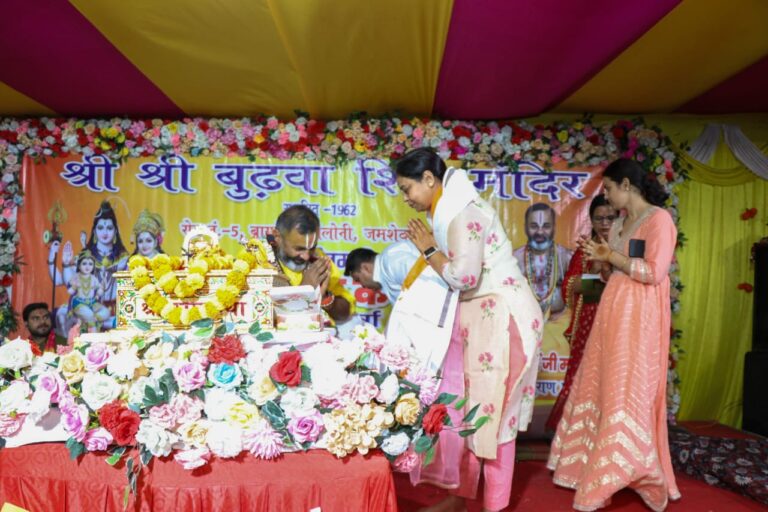 Jamshedpur News :रामनवमी पर बन्ना गुप्ता और मेयर सुधा गुप्ता ने किया शहरभर में दौरा, कई धार्मिक कार्यक्रमों में हुए शामिल