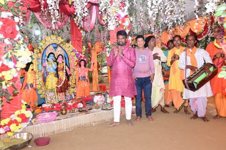 Jamshedpur News :हरिनाम संकीर्तन में शामिल हुए विधायक संजीव सरदार, क्षेत्र के खुशहाली की कामना की