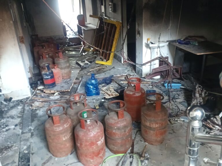 Jharkhand: 43 LPG सिलेंडर चोरी के मामले में नौ पुलिसकर्मियों पर गिरी गाज, हो गये सस्पेंड, जानें क्या है मामला?