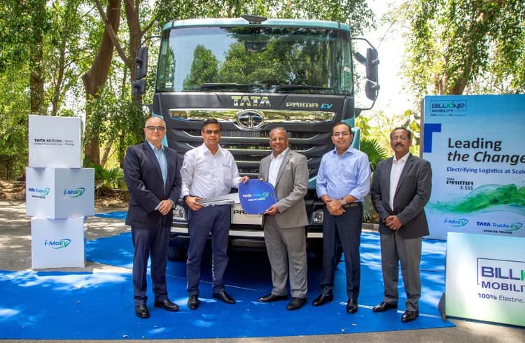 Tata Motors: टाटा मोटर्स ने बिलियन-ई मोबिलिटी को शुरू की Electric Truck Prima E55S की आपूर्ति, यह चार्ज में 350 किमी की तय करेगा दूरी