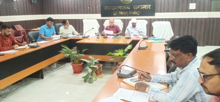 JAMSHEDPUR NEWS: निजी स्कूलों की मनमानी पर लगाम, डीसी का सख्त निर्देश- ‘किसी खास दुकान से कॉपी-किताब और ड्रेस खरीदने का दबाव नहीं बना सकते स्कूल’