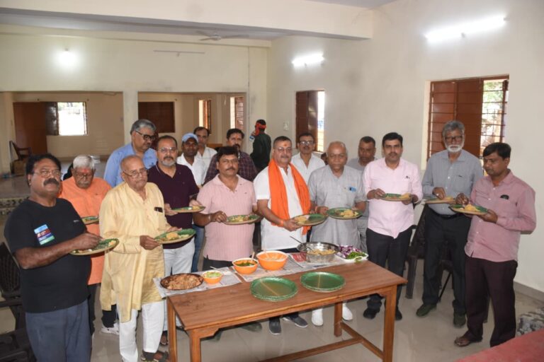 Jamshedpur News :धूमधाम से मनाया गया सत्तुवान पर्व, भोजपुरी समाज ने सत्तू खाकर निभाई परंपरा