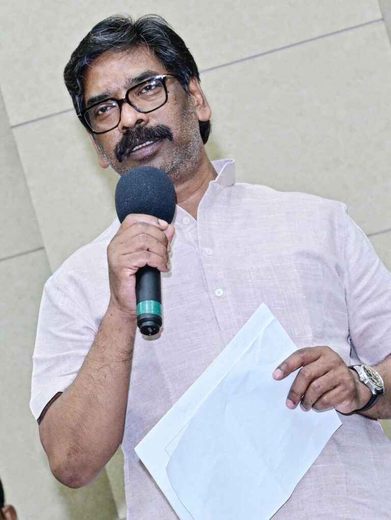 Hemant Soren: लगातार चढ़ते पारे और भीषण गर्मी के सितम को देखते हुए मुख्यमंत्री हेमंत सोरेन का निर्देश, आम जनता को राहत पहुंचाएं, अलर्ट मोड में रहें