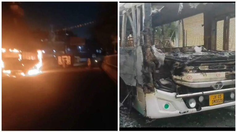 Jamshedpur: शंकोसाई रोड नंबर-1 में सड़क किनारे खड़ी दो बसों में लगी भीषण आग, कुछ ही मिनटों में दोनों जलकर हो गयीं राख