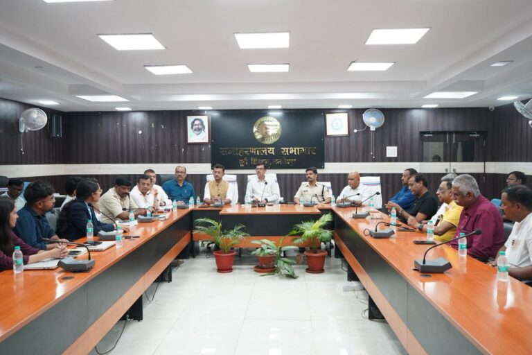 JAMSHEDPUR NEWS :अफवाहों से बढ़ी भीड़, प्रशासन बोला- जिले में पेट्रोल-डीजल की कोई कमी नहीं