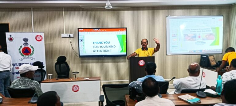 JAMSHEDPUR NEWS :टाटानगर रेल सिविल डिफेंस टीम ने कर्मचारियों को दिया सुरक्षा और आपदा प्रबंधन का प्रशिक्षण