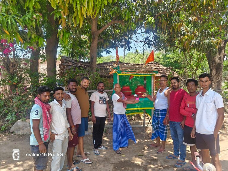 SERAIKELA NEWS: भीषण गर्मी और लू को लेकर जिला प्रशासन पूरी तरह सतर्क, सार्वजनिक स्थलों पर की गई पेयजल की विशेष व्यवस्था