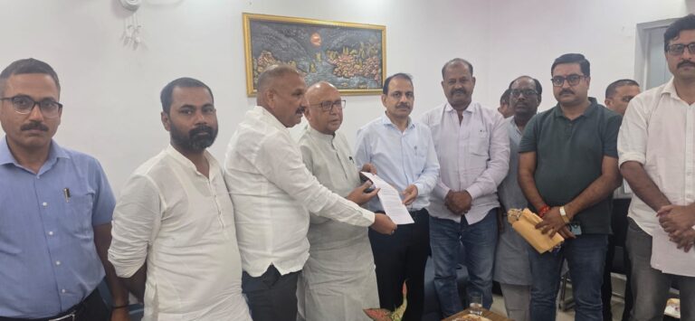JAMSHEDPUR NEWS : अब यात्री ट्रेनों को रोककर मालगाड़ियों को नहीं दिया जाएगा पास, रेल जीएम का बड़ा निर्देश