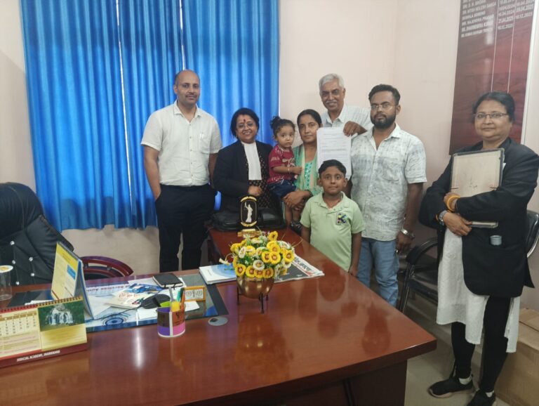 Jamshedpur NEWS :वर्षों से अलग रह रहे दंपति एक हुए; मेडिएशन सेंटर में शशि तिवारी ने कराया पुनर्मिलन