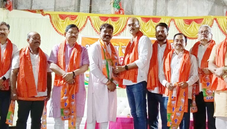 JAMSHEDPUR NEWS :बारीडीह मंडल में भाजपा की मजबूत हुई संगठनात्मक ताकत, कई कार्यकर्ताओं ने की घर वापसी