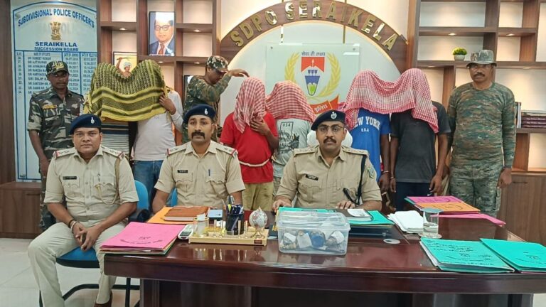 Seraikella-Kharsawan: बंद फैक्ट्री से लोहे की चोरी का खुलासा, छह आरोपी गिरफ्तार