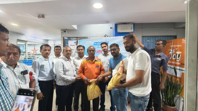 Jamshedpur News: सिंहभूम चैम्बर ने बैंक ऑफ इंडिया के सहयोग से व्यवसायियों के बीच बांटे सात लाख रुपये के सिक्के